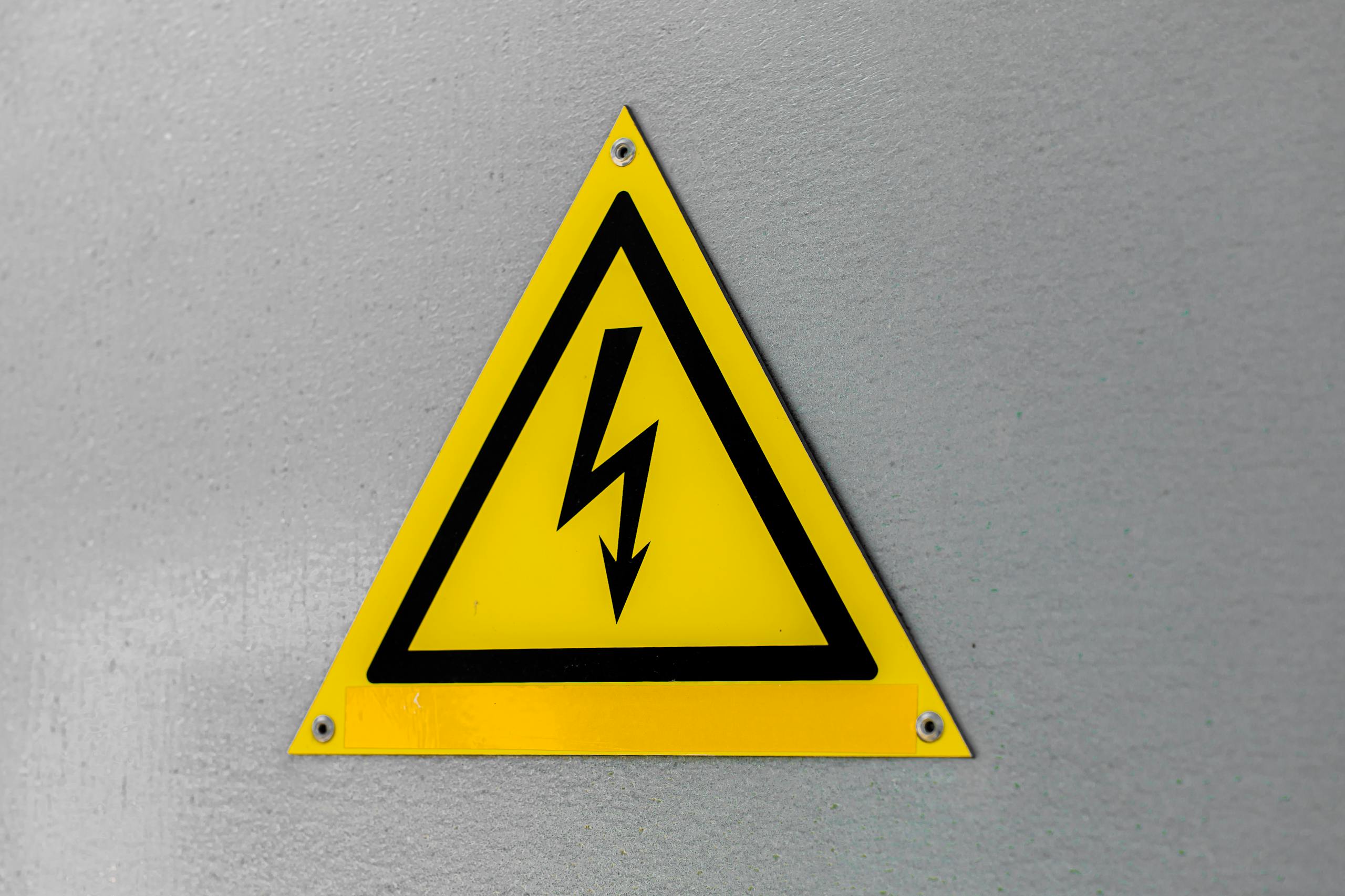 Kompensacja mocy biernej
dobór urządzeń
sprzedaż i montaż
redukcja kosztów energii